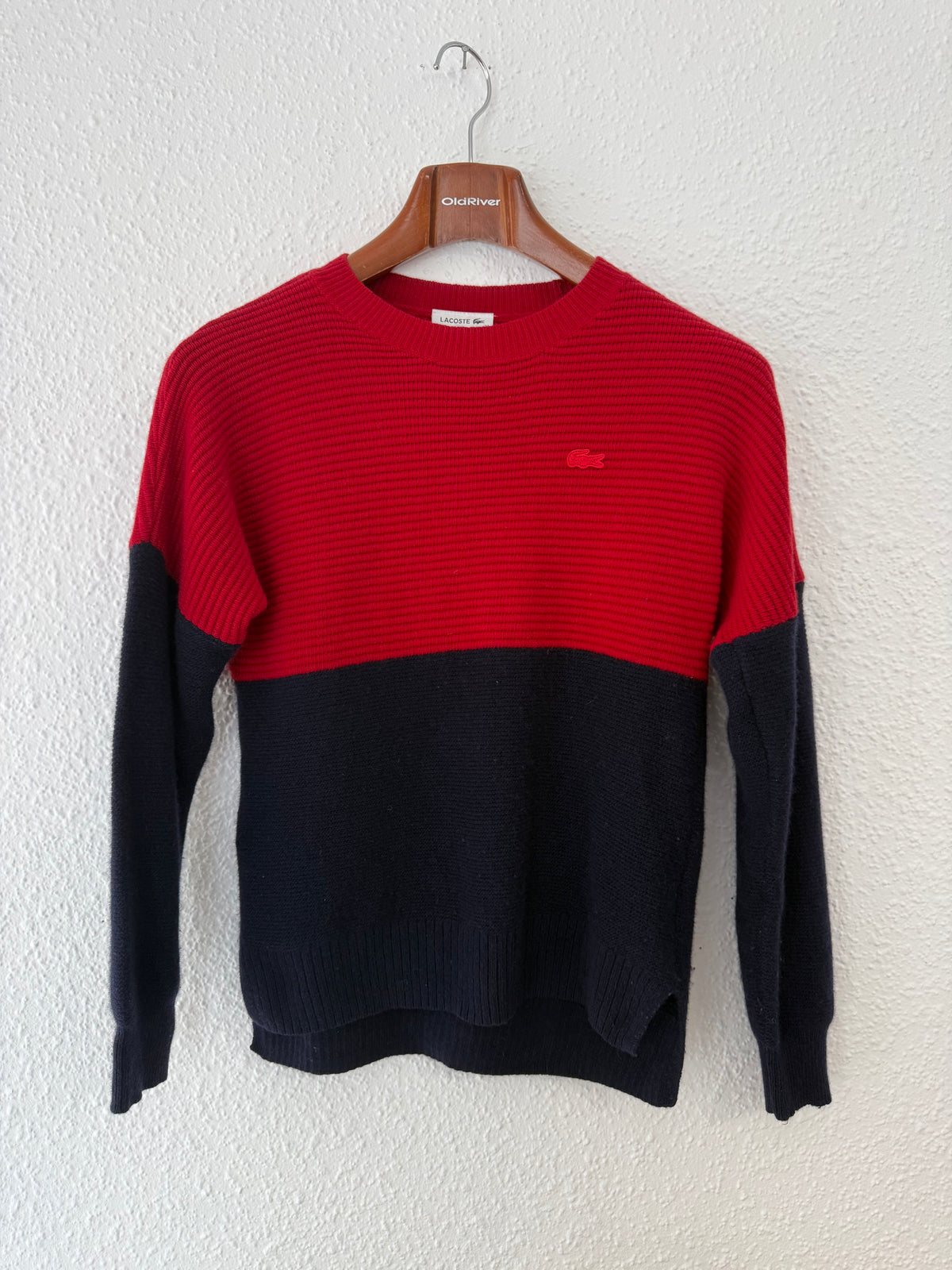 Pull rouge et bleu marine Lacoste taille XS