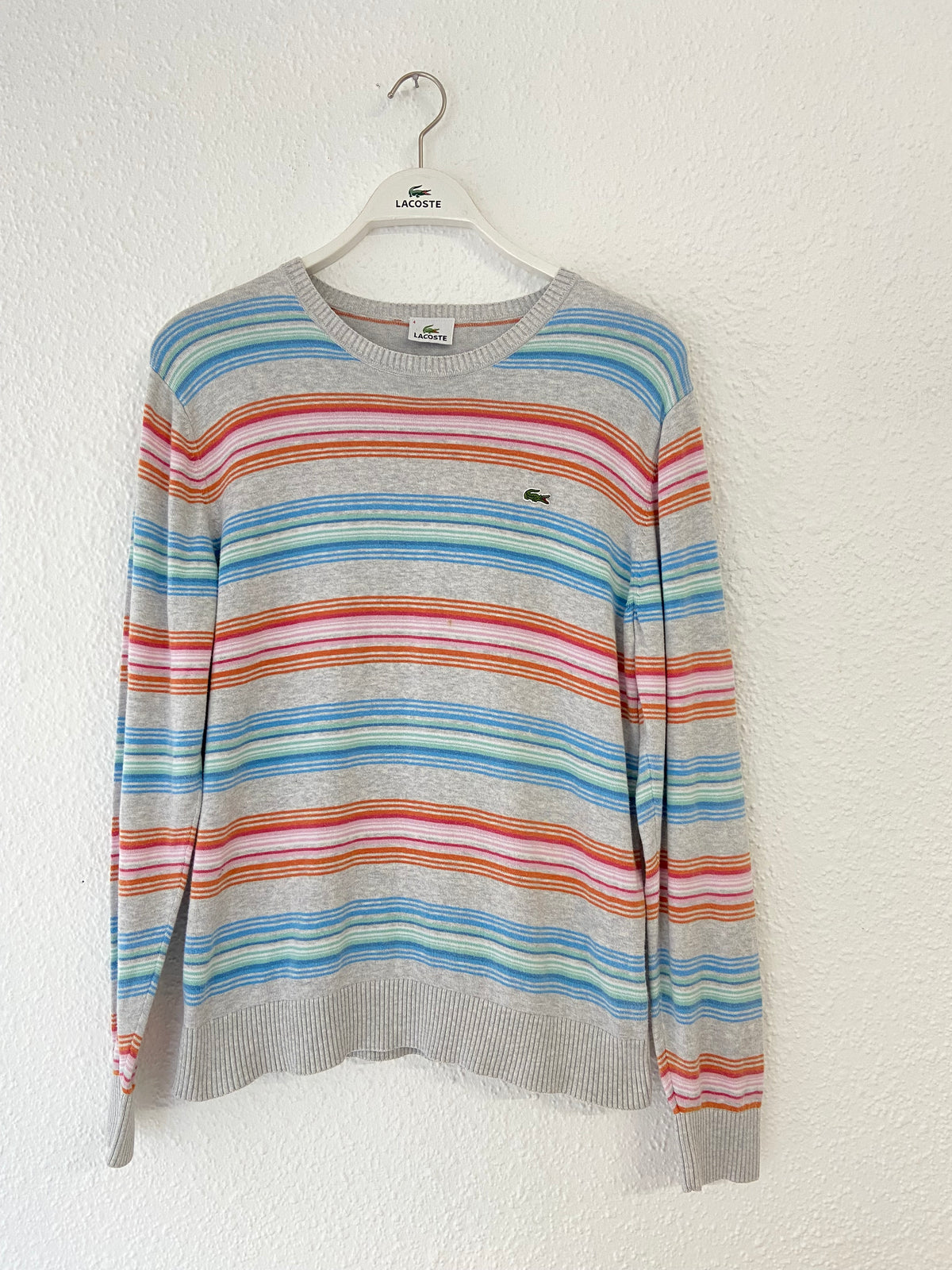Pull gris bleu et orange Lacoste taille M