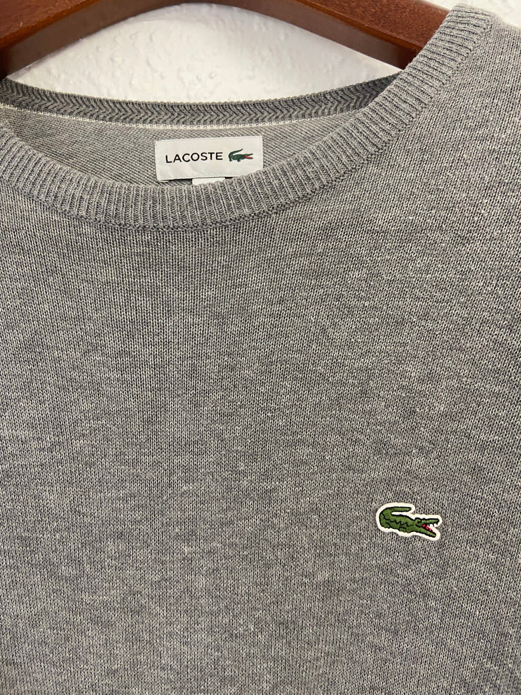Pull gris Lacoste taille L col rond