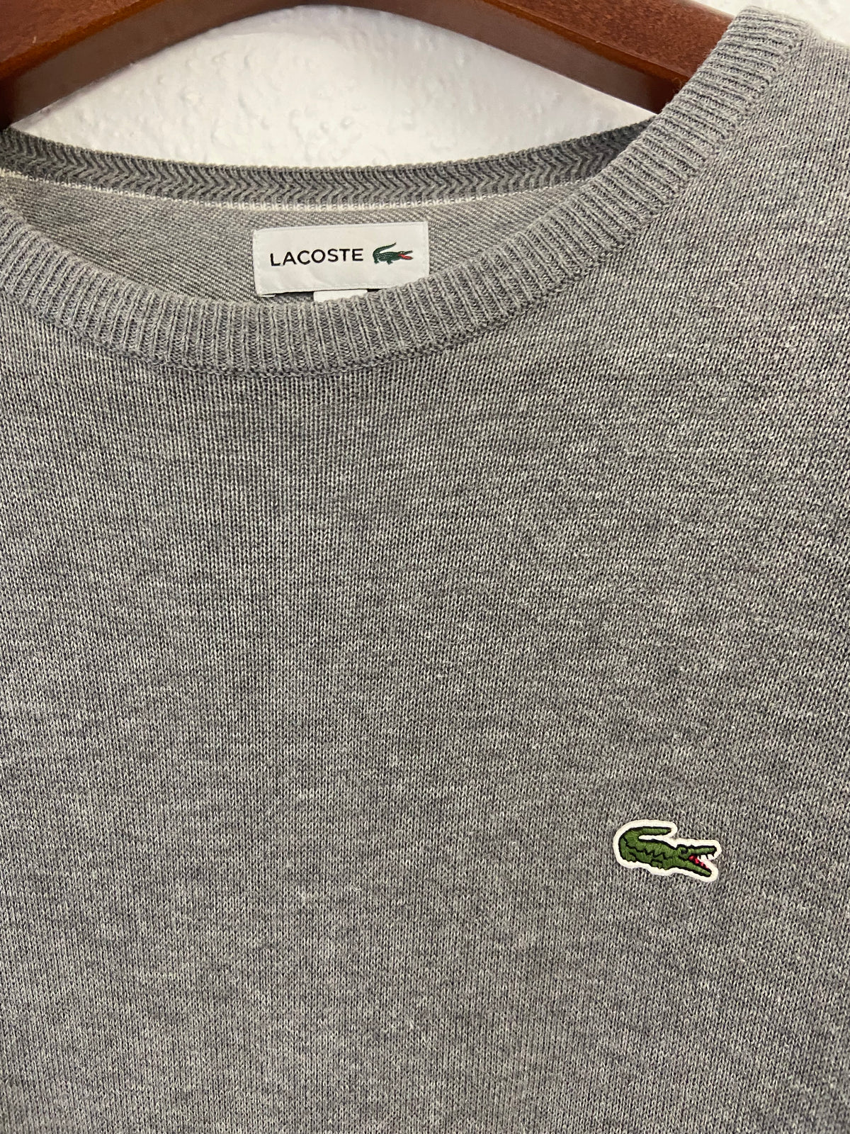 Pull gris Lacoste taille L col rond