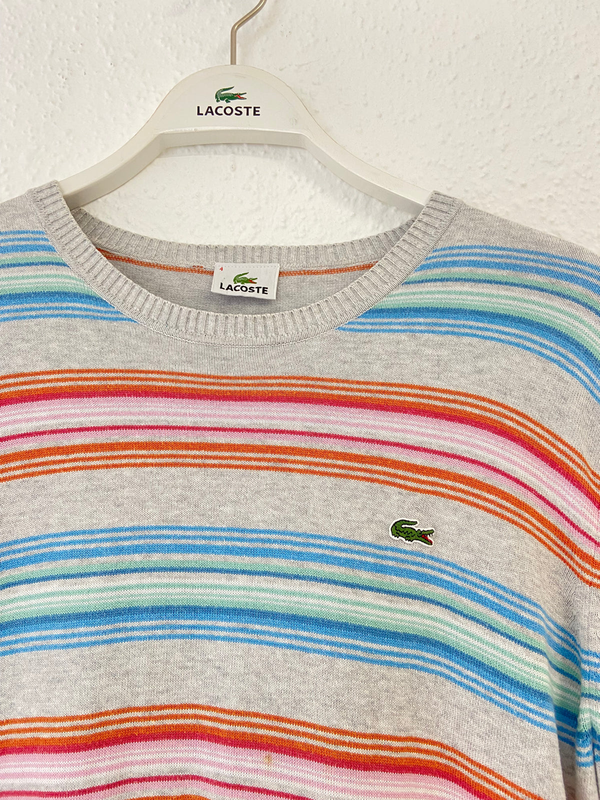 Pull gris bleu et orange Lacoste taille M