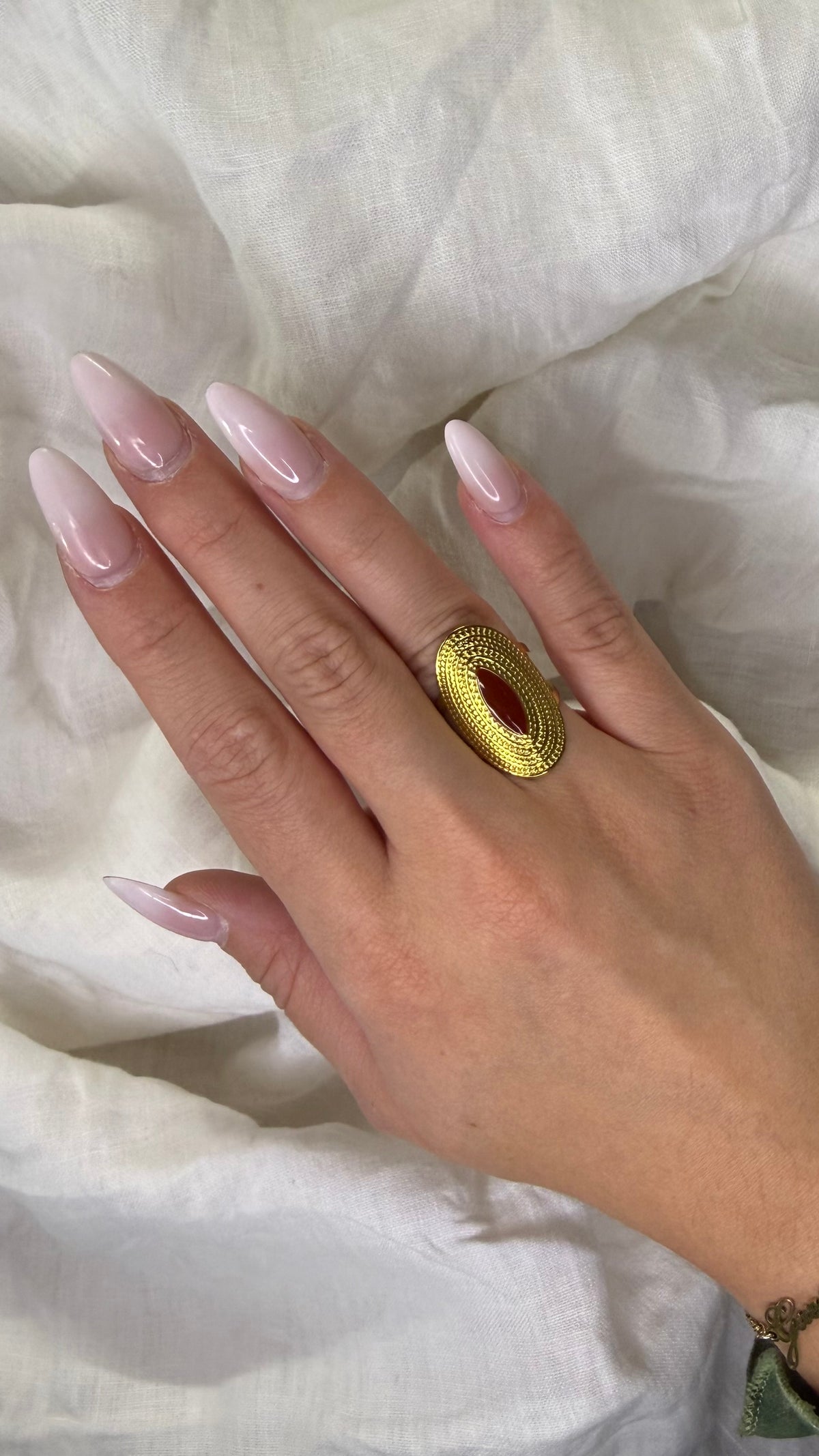 Bague allongée rouge