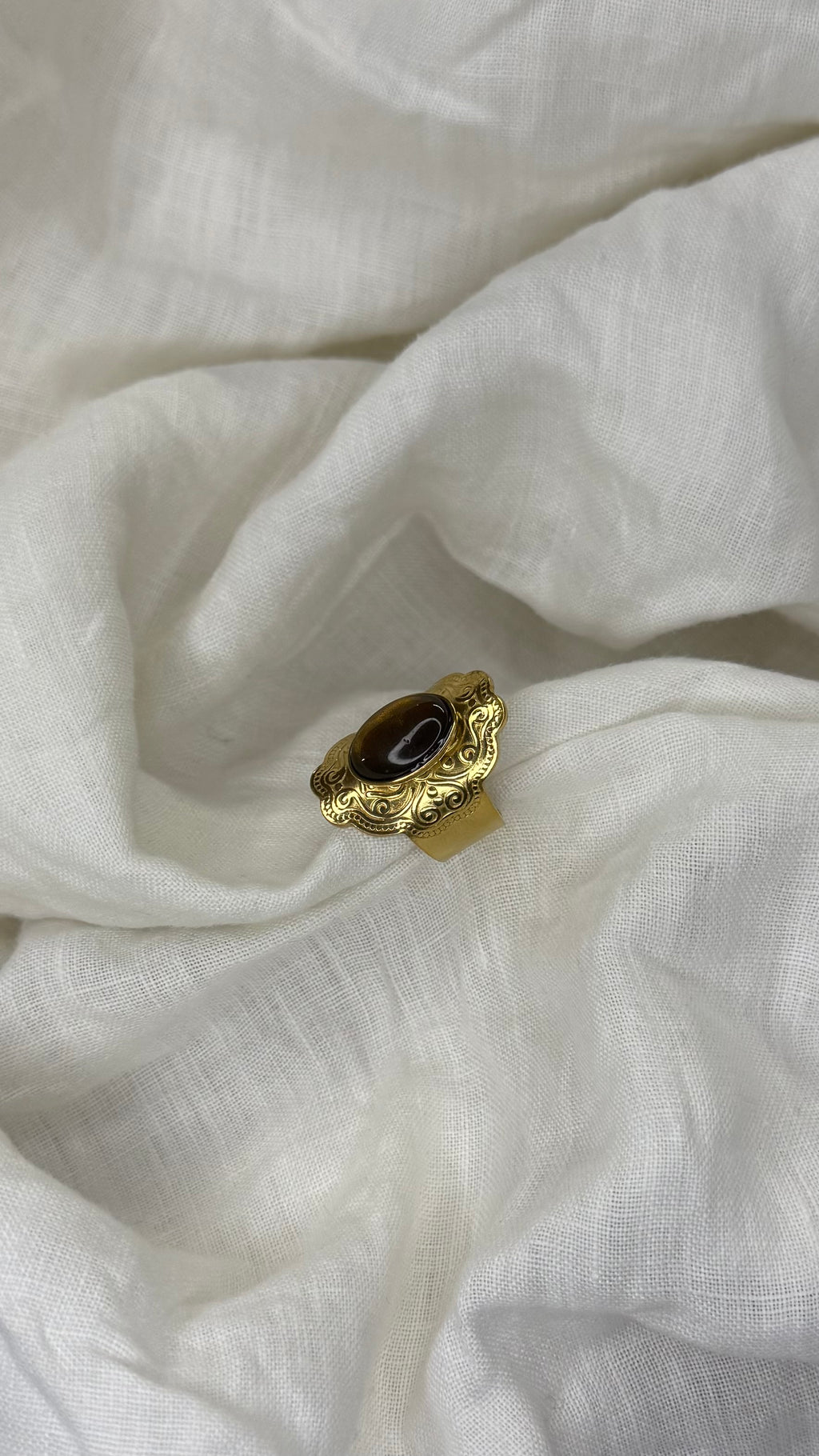 Bague fleur marron allongée