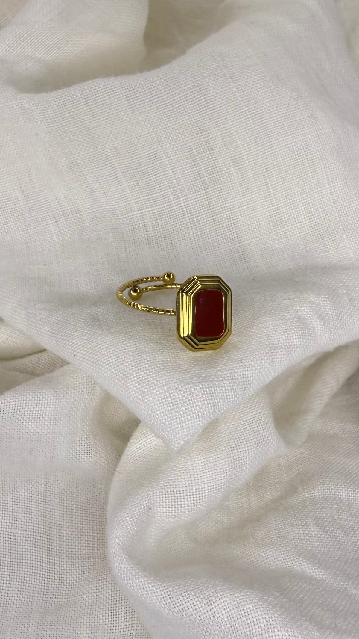 Bague rouge bordeaux