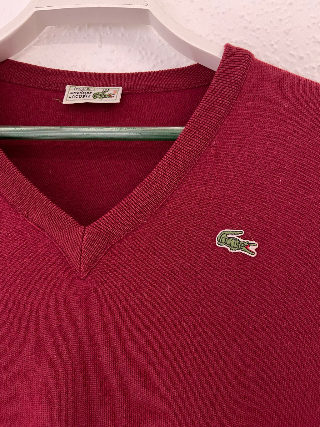 Pull Lacoste rouge bordeaux col V taille S