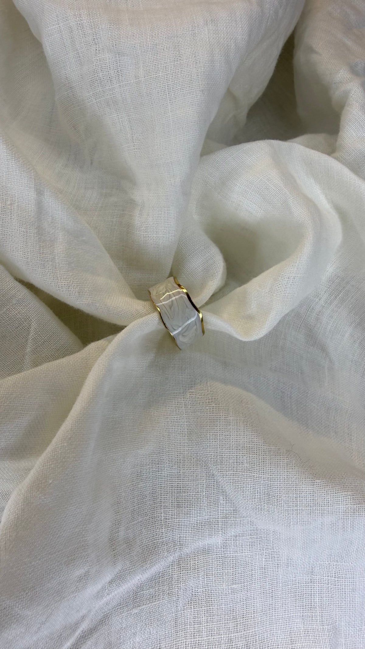 Bague blanche