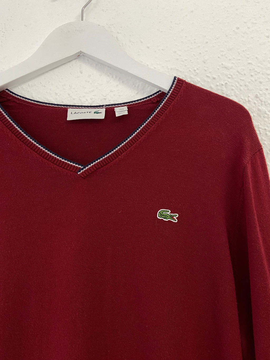 Pull col V Lacoste bordeaux taille L