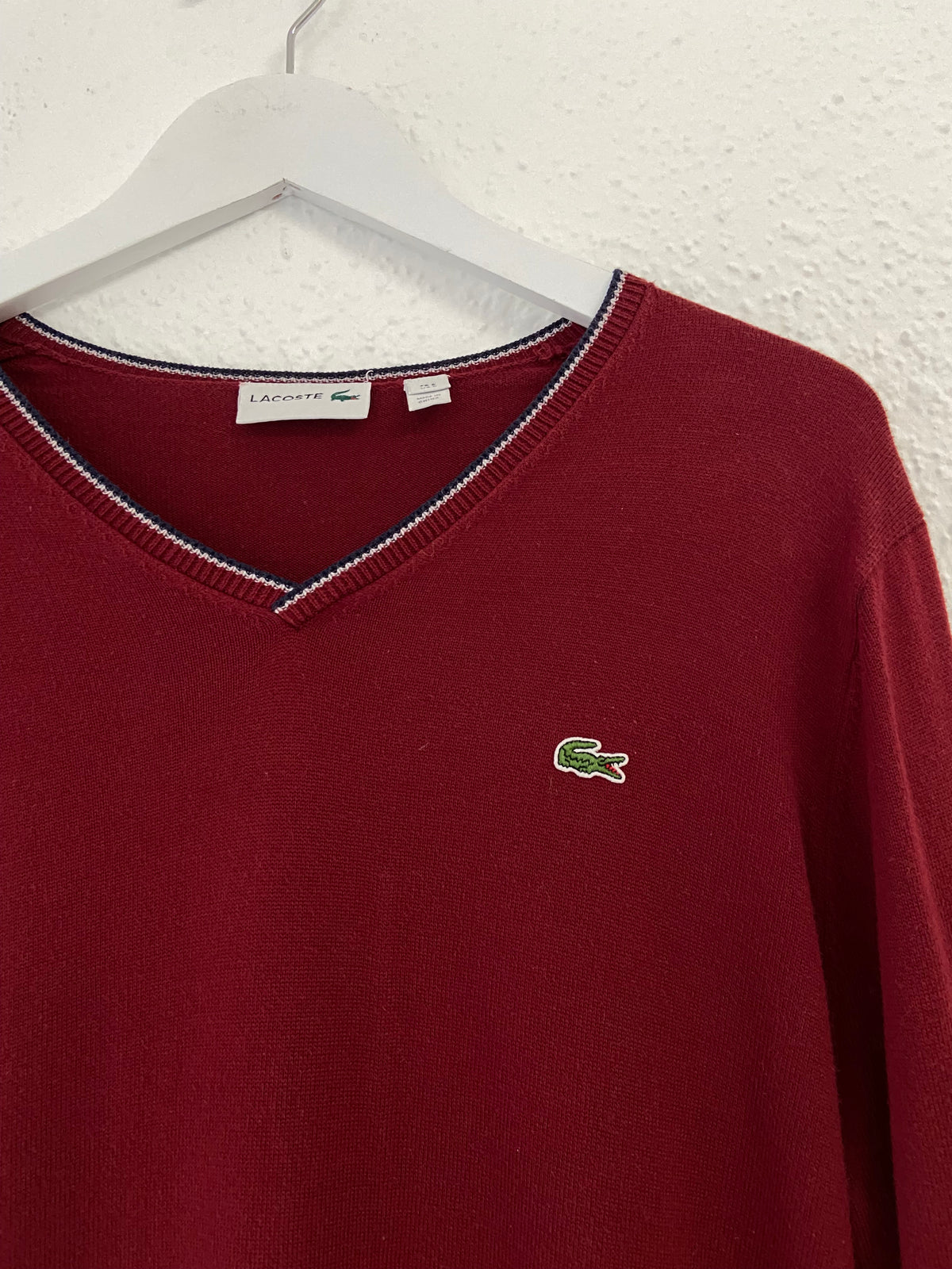 Pull col V Lacoste bordeaux taille L