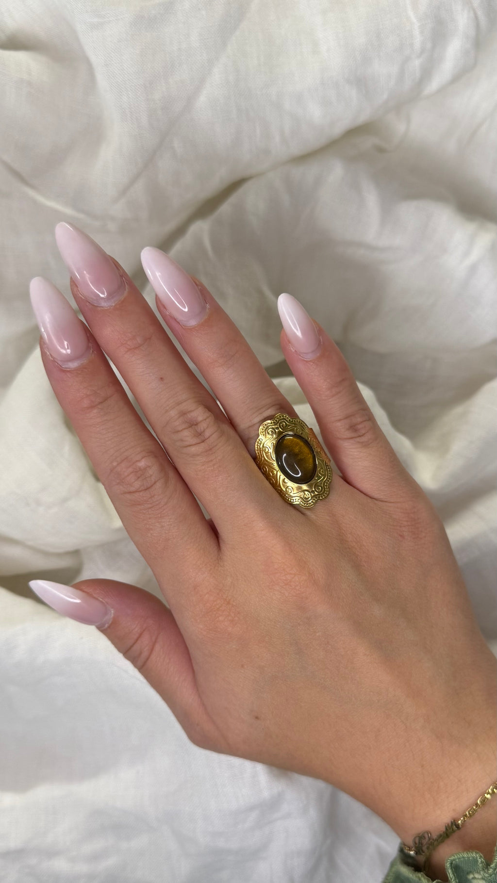 Bague fleur marron allongée